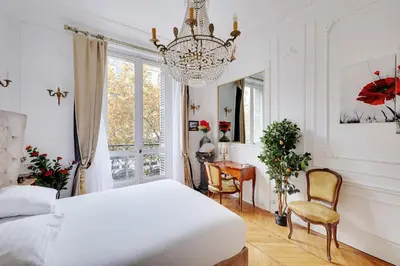 Un ou plusieurs lits dans un hébergement de l'établissement Luxury 2BDR 6P apartment - Arc de Triomphe