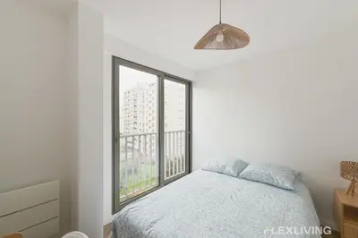 Un ou plusieurs lits dans un hébergement de l'établissement Spacious T7 in Paris 20