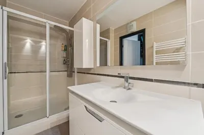 Salle de bains dans l'établissement Le Sportif - Montrouge