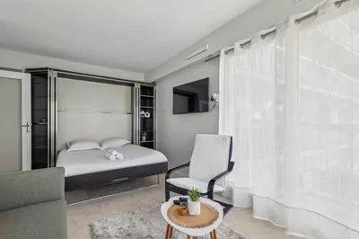 Un ou plusieurs lits dans un hébergement de l'établissement Le Charme Parisien – Balcon & Parking Privé