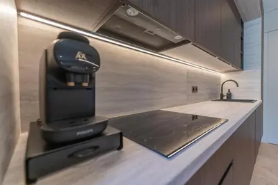 Cuisine ou kitchenette dans l'établissement Architect Luxury Appartment - Marais