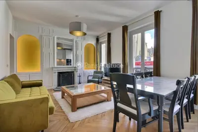 Cuisine ou kitchenette dans l'établissement Furnished 3 Bedrooms - 68m2 - M Sablons
