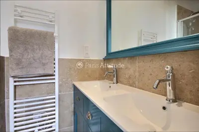 Salle de bains dans l'établissement Furnished 3 Bedrooms - 68m2 - M Sablons