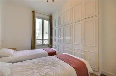Un ou plusieurs lits dans un hébergement de l'établissement Furnished 3 Bedrooms - 68m2 - M Sablons