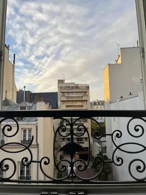 Balcon ou terrasse dans l'établissement Furnished 3 Bedrooms - 68m2 - M Sablons