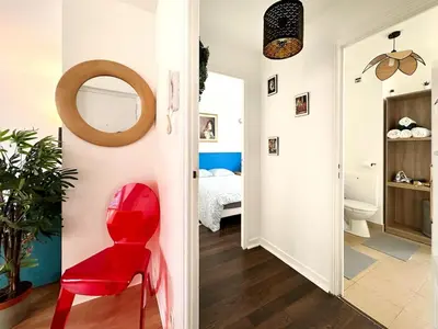 Coin salon dans l'établissement Celine 31 Bright Apartment Between Champs Élysée and Eiffel Tower