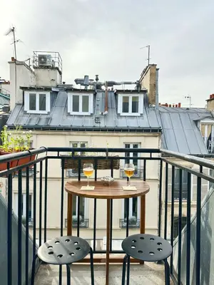 Balcon ou terrasse dans l'établissement Celine 31 Bright Apartment Between Champs Élysée and Eiffel Tower