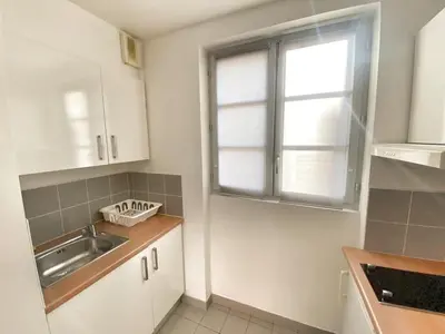 Cuisine ou kitchenette dans l'établissement 203 - studio tout equipe Paris 5