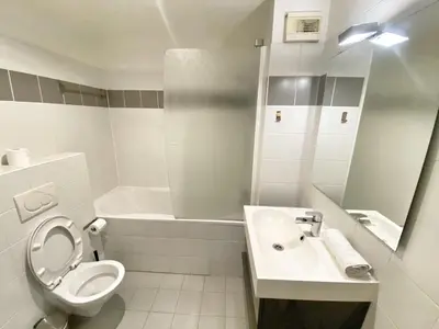 Salle de bains dans l'établissement 203 - studio tout equipe Paris 5