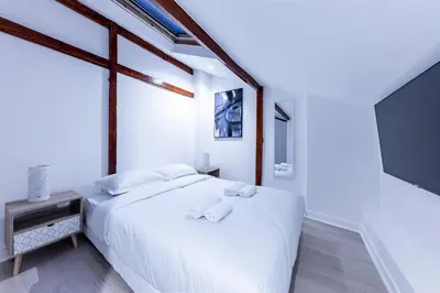 Un ou plusieurs lits dans un hébergement de l'établissement Modern Courtyard House 6mn from Gare Montparnasse