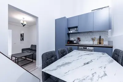 Cuisine ou kitchenette dans l'établissement Modern Courtyard House 6mn from Gare Montparnasse