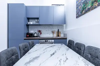 Cuisine ou kitchenette dans l'établissement Modern Courtyard House 6mn from Gare Montparnasse