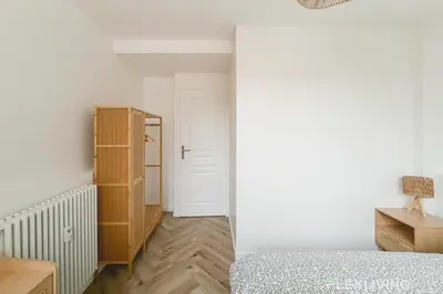 Un ou plusieurs lits dans un hébergement de l'établissement Room in spacious T7 in Paris 20