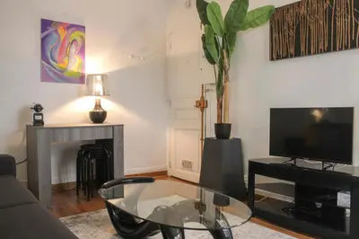 Télévision ou salle de divertissement dans l'établissement Bel appartement - Bastille Canal Saint Martin