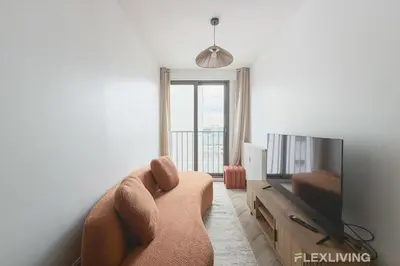 Télévision ou salle de divertissement dans l'établissement Cosy room in spacious T7 in Paris 20