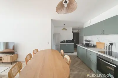 Cuisine ou kitchenette dans l'établissement Modern room in spacious T7 in Paris 20
