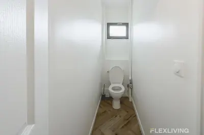 Salle de bains dans l'établissement Modern room in spacious T7 in Paris 20