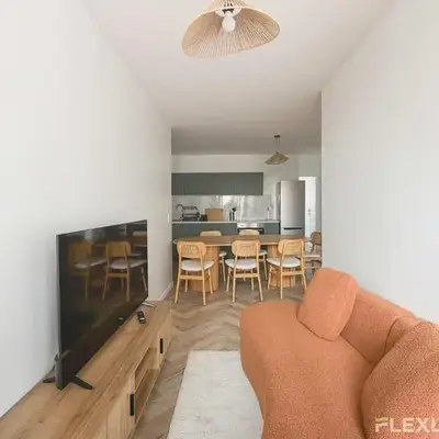 Modern room in spacious T7 in Paris 20