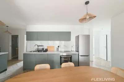Cuisine ou kitchenette dans l'établissement Idéal room in spacious T7 in Paris 20