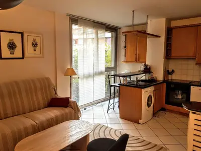 Cuisine ou kitchenette dans l'établissement Charming apartment - Eiffel Tower