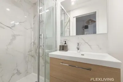 Salle de bains dans l'établissement Modern room in T7 in Paris 20