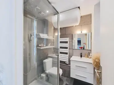 Salle de bains dans l'établissement Le Trocadero