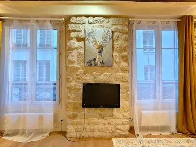 Télévision ou salle de divertissement dans l'établissement Paris Loft for 4 by Chatelet & Montorgueil & Metro N2-46