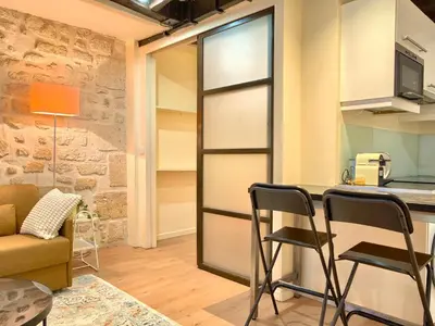 Cuisine ou kitchenette dans l'établissement Paris Loft for 4 by Chatelet & Montorgueil & Metro N2-46