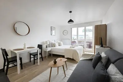 Un ou plusieurs lits dans un hébergement de l'établissement Magnifique Studio au bord de la Seine