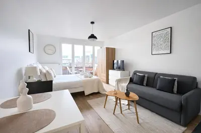 Coin salon dans l'établissement Magnifique Studio au bord de la Seine