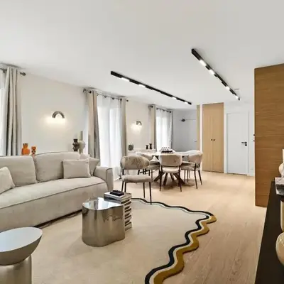 31 Flat 8 person St Lazare Galerie LaFayette Paris 8th