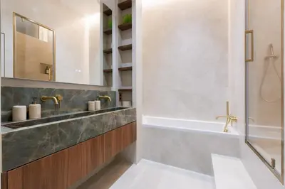 Salle de bains dans l'établissement Prestigious Avenue Foch Apartment with Private Garden