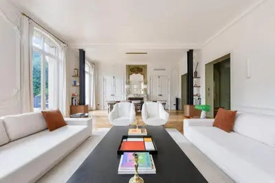 Coin salon dans l'établissement Prestigious Avenue Foch Apartment with Private Garden