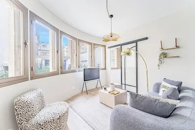 Coin salon dans l'établissement Modern Family Suite with 3 bedrooms and 2 bathrooms for 6 people