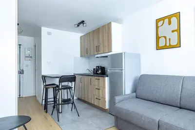 Cuisine ou kitchenette dans l'établissement Comfortable Apartment , Porte-Dorée District, Paris