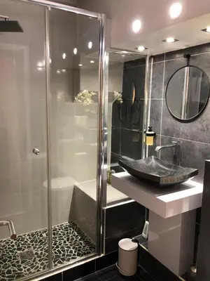 Salle de bains dans l'établissement Duplex Charlot-lumineux
