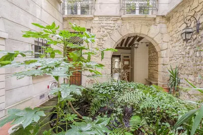Jardin de l'établissement Cozy 4P apartment Place des Vosges Metro St Paul