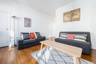 Coin salon dans l'établissement Appartement Paisible Proximite des Halle - 4P