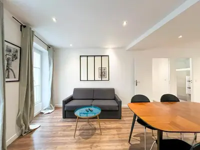 Coin salon dans l'établissement UrbanFlat 201 - Beautiful 2 Bedroom Flat in the center of Paris