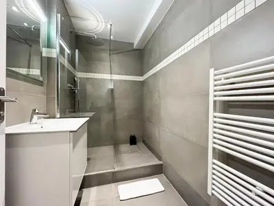 Salle de bains dans l'établissement UrbanFlat 201 - Beautiful 2 Bedroom Flat in the center of Paris