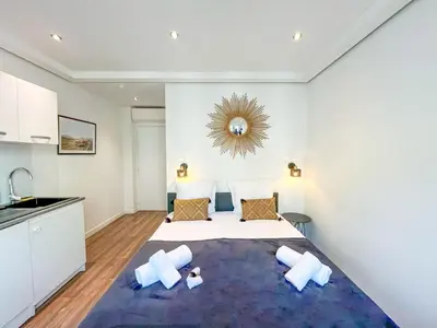 Un ou plusieurs lits dans un hébergement de l'établissement UrbanFlat 205 - Beautiful Studio in the center of Paris