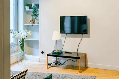 Télévision ou salle de divertissement dans l'établissement 3P en plein centre de Paris Louvre