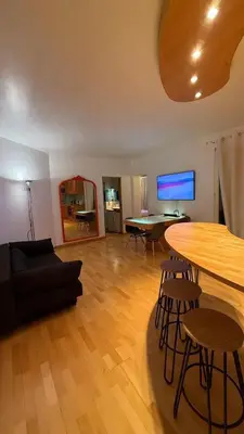 Télévision ou salle de divertissement dans l'établissement Palais des Congrès - Champs-Élysées