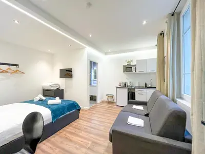 Cuisine ou kitchenette dans l'établissement UrbanFlat 202 - Beautiful Studio in the center of Paris