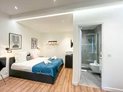 Un ou plusieurs lits dans un hébergement de l'établissement UrbanFlat 202 - Beautiful Studio in the center of Paris