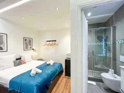 Salle de bains dans l'établissement UrbanFlat 202 - Beautiful Studio in the center of Paris