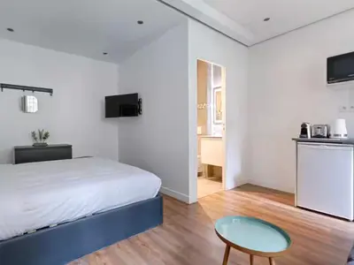 Cuisine ou kitchenette dans l'établissement UrbanFlat 202 - Beautiful Studio in the center of Paris