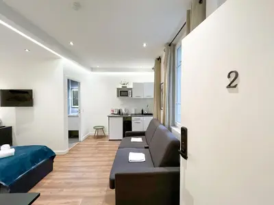 Cuisine ou kitchenette dans l'établissement UrbanFlat 202 - Beautiful Studio in the center of Paris