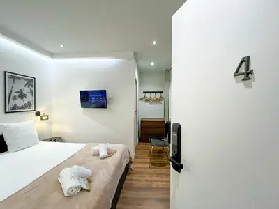 Un ou plusieurs lits dans un hébergement de l'établissement UrbanFlat 204 - Beautiful Studio in the center of Paris