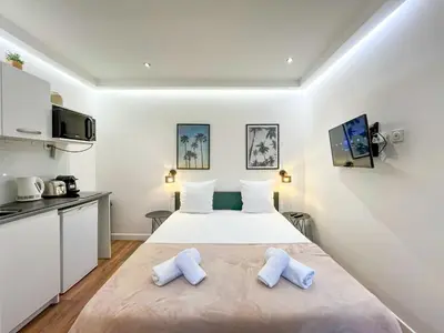 Un ou plusieurs lits dans un hébergement de l'établissement UrbanFlat 204 - Beautiful Studio in the center of Paris